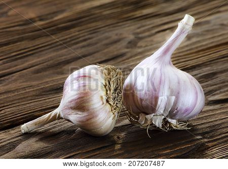 garlic closeup on a brown wooden kitchen table