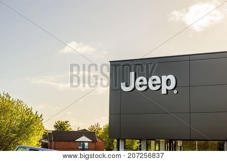Northampton Uk October 3, 2017: Jeep Logo Sign Stand Northampton Industrial Estate