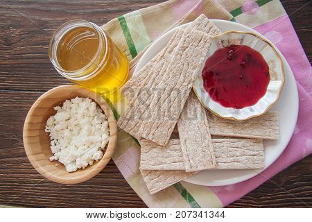 wheat crisps with honey; healthy cooking concept