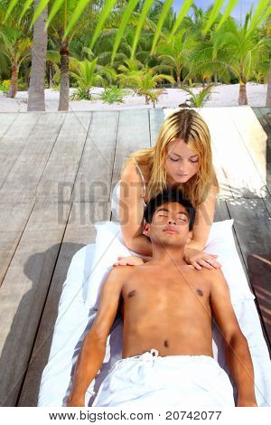 masážní terapie roztáhnout hlava krk venkovní palm stromy tropical beach