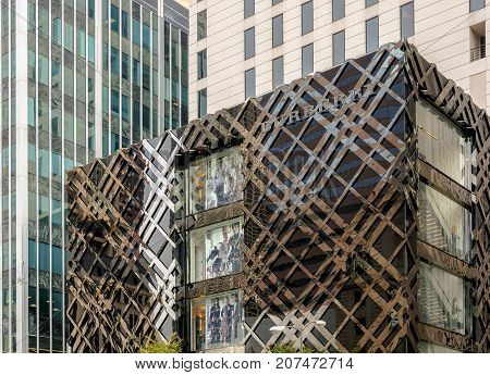 Exterior Of Burberry Store In Chicago