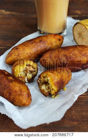 Unnakaya / Plantain fritters with coconut filling - Ramadan food of Kerala Malabar