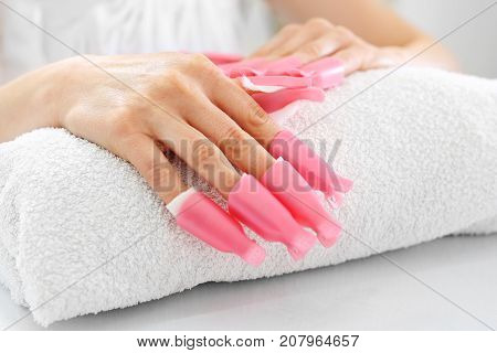 Clips with acetone, removing the lacquer from the nail