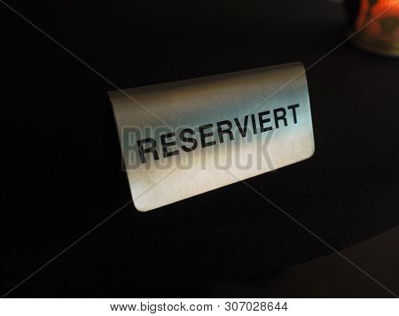 Reserviert (reserved) Table Sign