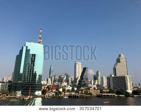Bangkok, Thailan-feb 24, 2019: The Business Building District Cityscape Near Jaopraya River In Bangk