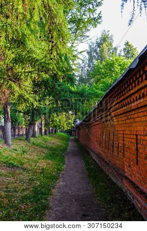 wall of Troitse Sergiyevsky monastery