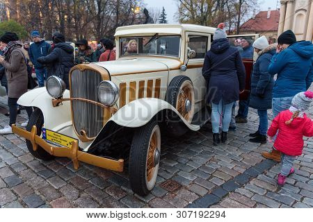 Warsaw, Poland - November 11, 2018: Vintage Car Durant On The Street In Independence Day Of Poland.
