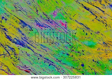 Oil Bubbles Inside Water Base Form Patterns