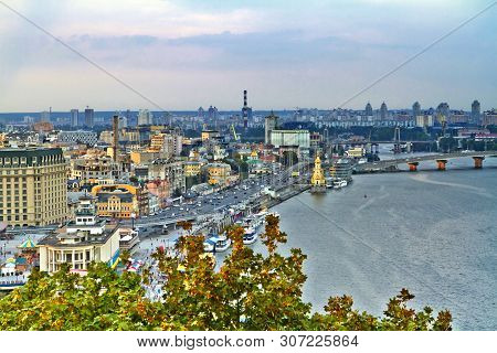 Panorama Of Kiev From The Mountain In Khreshchaty Park