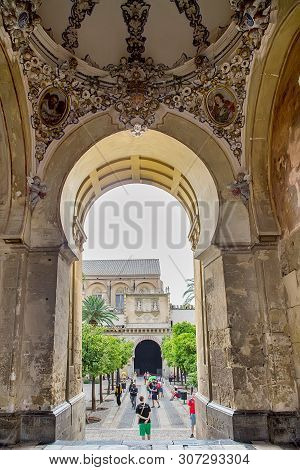 Cordoba, Spain - Aug 7, 2018: Mesmerizing Arches Inside The Great Mosque Of Cordoba Or Cathedral-mos