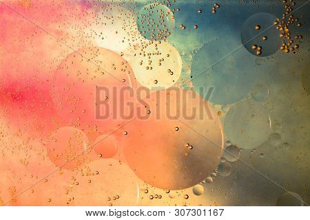 Oil Bubbles Inside Water Base Form Patterns