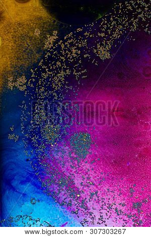 Oil Bubbles Inside Water Base Form Patterns