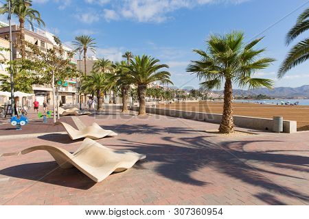 Puerto De Mazarron, Spain-october 4th 2018: Tourists And Visitors Enjoying The Beautiful Spanish Win
