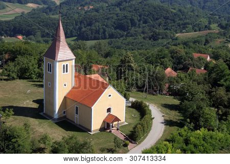 KOMOR ZACRETSKI - JULY 06: Chapel of Saint Vitus in Komor Zacretski, Croatia on July 06, 2007.
