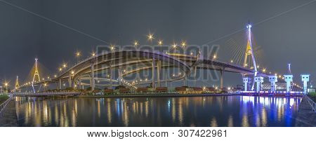 Pnorama Bhumibol Bridge, Chao Phraya River Bridge. Turn On The Lights In Many Colors At Night.