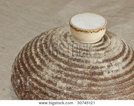 Runde rugbrød med Salt.