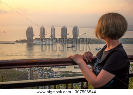 Sanya, Hainan Island, China - May 16, 2019: A Girl Is Watching A Panorama Of Sanya Phoenix Island Fr