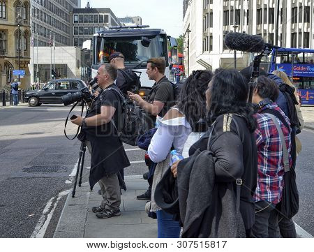 Tv Crew Stationed In Front Of The Abbey Entrance Of Westminster Abbey