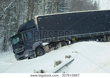 Leningrad Region, Russia - March 21, 2018: Mercedes-benz Axor 1836 With A Semi-trailer Flew Off The 