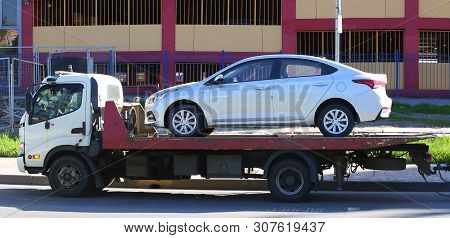 Shipping Cars Tow Ulitsa Badaeva Saint-petersburg Russia May 2018