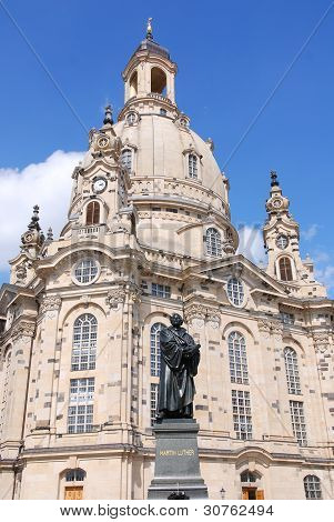 Martin Luther standbeeld in de Frauenkirche Dresden