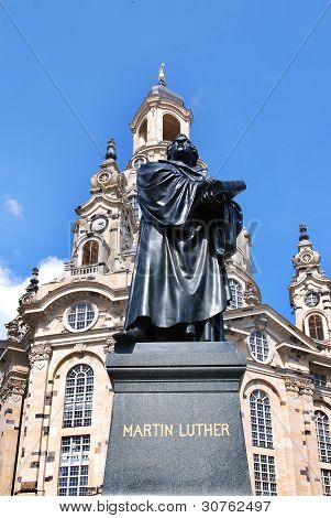 Martin Luther standbeeld in de Frauenkirche Dresden