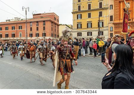 Rome, Italy - April 22, 2019: Natale Di Roma Or Dies Romana, People Dressed As Gladiators And Centur