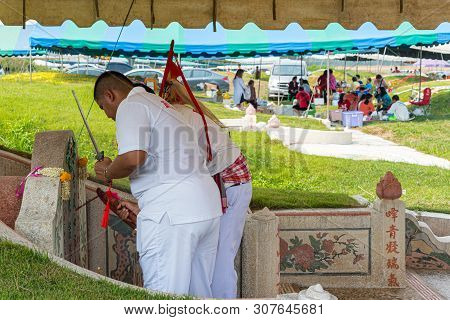 Qingming Festival (qing Ming), Tomb-sweeping Day