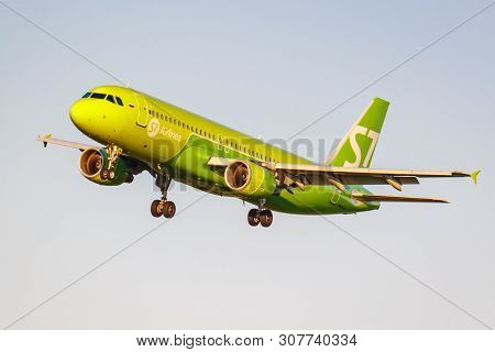 Moscow, Russia - June 20, 2019: Aircraft Airbus A320-214 Vq-bpn Of S7 Siberia Airlines Landing At Do