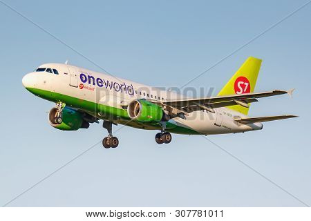 Moscow, Russia - June 20, 2019: Aircraft Airbus A319-114 Vp-btn Oneworld Livery Of S7 Siberia Airlin