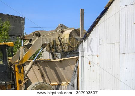 Tractor Collects Scoop With  Gravel. Excavator Extracts Sand And Gravel For  Concrete Mix.