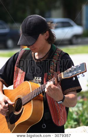 Gitáros előadóművész, a Latin-amerikai dallam