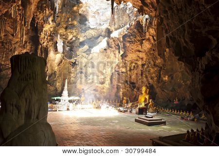 Buddha, nachází v Cav