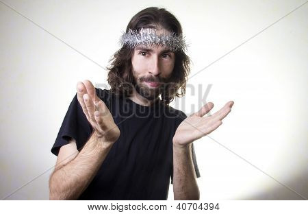 Uomo e la corona