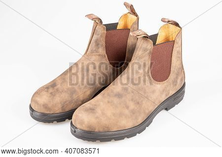 Bordeaux , Aquitaine France - 02 05 2021 : Blundstone Leather Shoes Laceless Elastic Sided Ankle Len