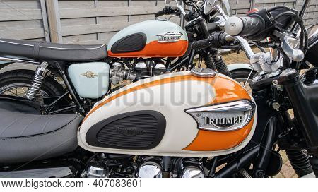 Bordeaux , Aquitaine France - 02 05 2021 : Triumph Logo Sign And Text Brand On Two Oldtimer T100 Bon
