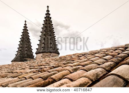 Cúpulas superior do telhado para o Palais Des Papes