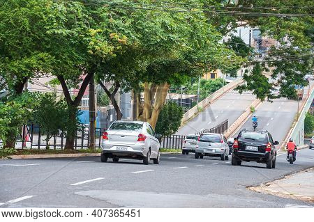 Ribeirão Preto - Sp, Brazil - December 07, 2020: Traffic Of Cars At The Avenida Independência Avenue