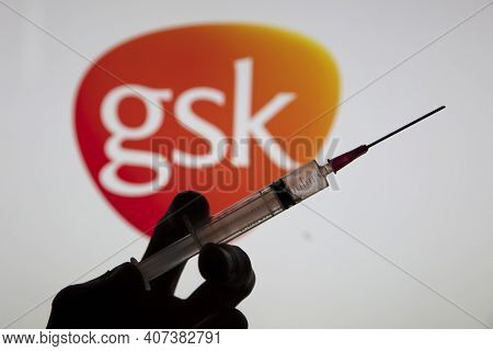 Oxford, Uk - February 2020: Glaxosmithkline Logo With A Covid Vaccine Syringe