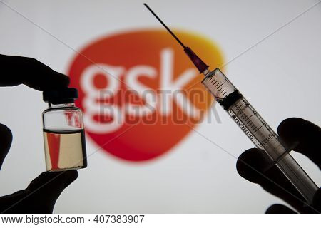 Oxford, Uk - February 2020: Glaxosmithkline Logo With A Covid Vaccine Syringe