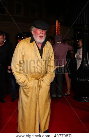 LOS ANGELES - JAN 7: Nick Nolte přijíždí na premiéře 'Gangster Squad' na Graumans čínské divadlo