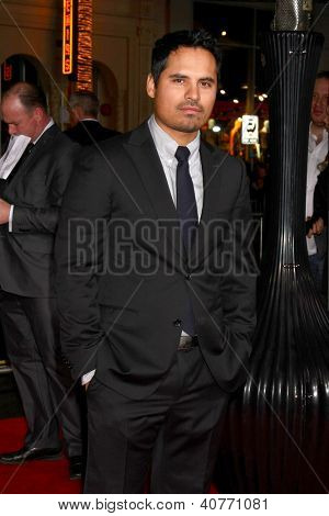 LOS ANGELES - JAN 7: Michael Pena ankommer til 'Gangster Squad' Premiere på Graumans kinesiske Thea