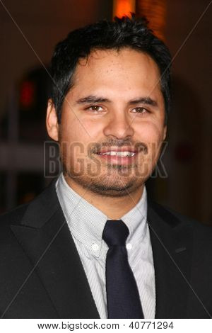 LOS ANGELES - JAN 7: Michael Pena ankommer til 'Gangster Squad' Premiere på Graumans kinesiske Thea