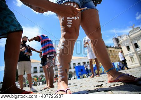 Pitura On Tourist Body Parts