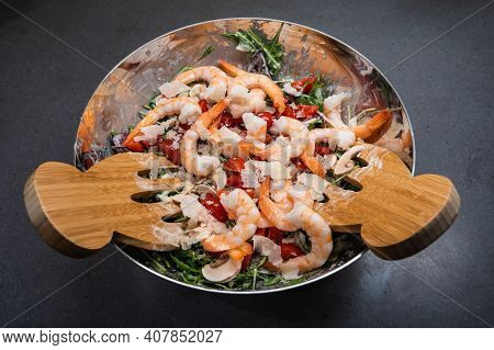 Arugula Or Rocket Salad With Prawns Or Shrimps, Tomato, Button Mushrooms, Served In A Large Bowl Wit