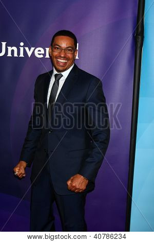 LOS ANGELES - JAN 6: Laz Alonso uczęszcza NBCUniversal 2013 TCA Winter Press Tour w Langham Hunt