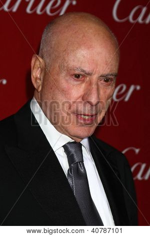 LOS ANGELES - JAN 5: Alan Arkin ankommer til 2013 Palm Springs internationale Film Festival Gala  