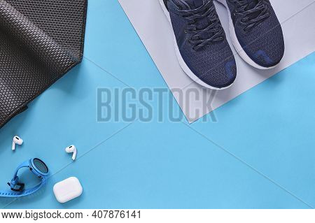 Concept Healthy Lifestyle Outfit, Sport And Diet. Top View, Text Space. Athlete\'s Set. Flat Lay Com