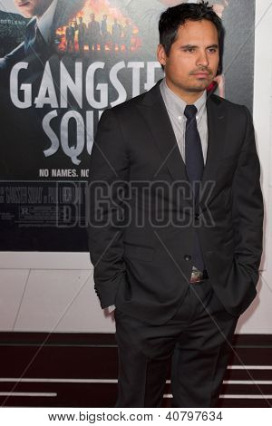 LOS ANGELES, CA - januar 7: Michael Pena ankommer til premieren på Gangster Squad på Grauman's Chi