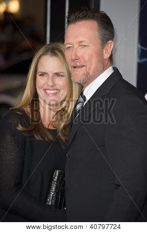 LOS ANGELES, CA - január 7-én: Robert Patrick megérkezik a premierje a gengszter csapatot Grauman's c